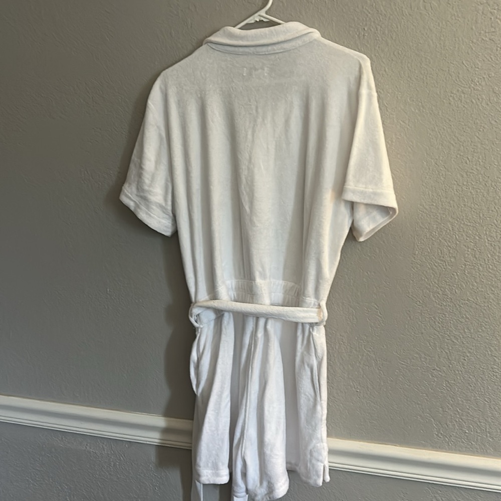 Gianni Bini white terry cloth romper, women’s size Large. Excellent condition. - Picture 3 of 6